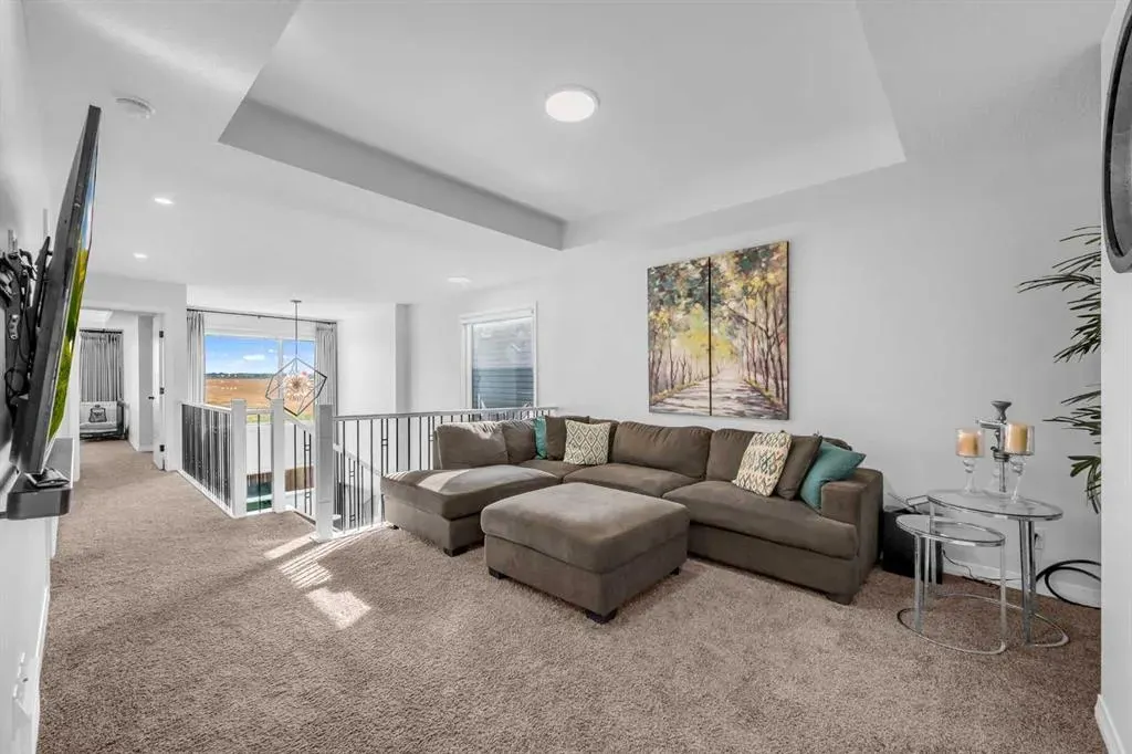 313 Corner Meadows Way NE