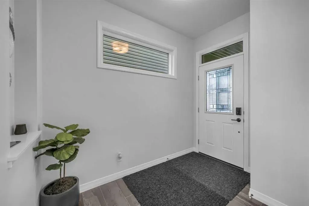 313 Corner Meadows Way NE