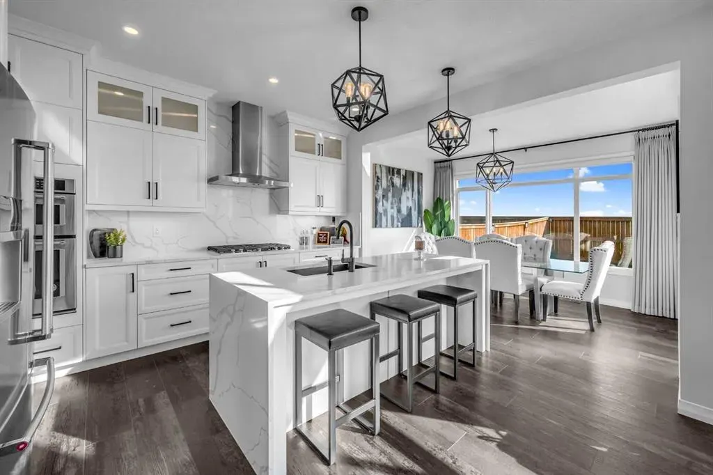 313 Corner Meadows Way NE
