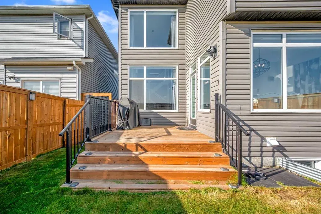 313 Corner Meadows Way NE
