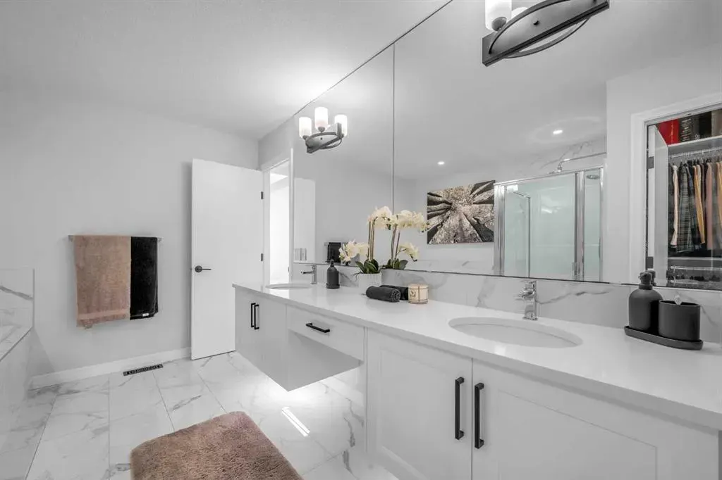 313 Corner Meadows Way NE