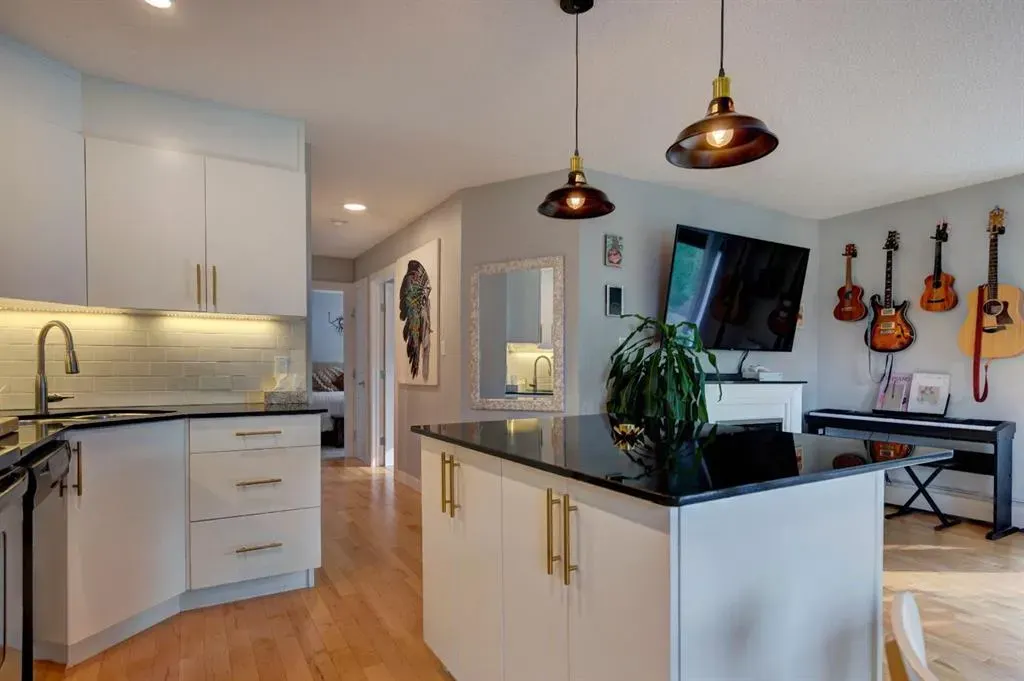 534 22 Avenue SW, #302