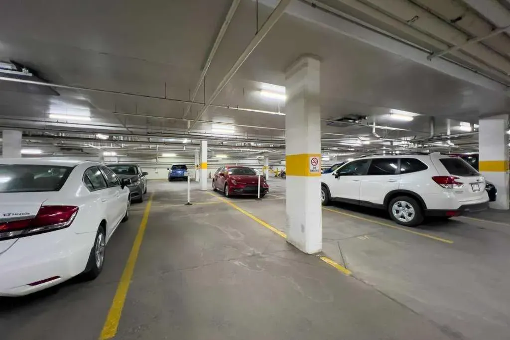 1000 Centre Avenue NE, #307