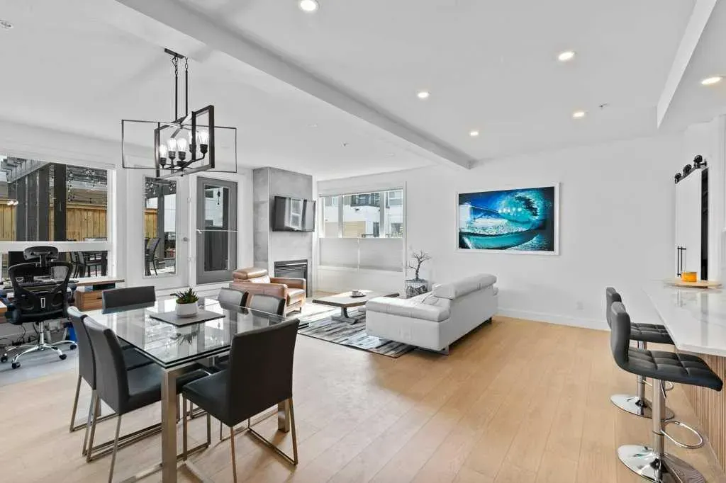 1000 Centre Avenue NE, #307