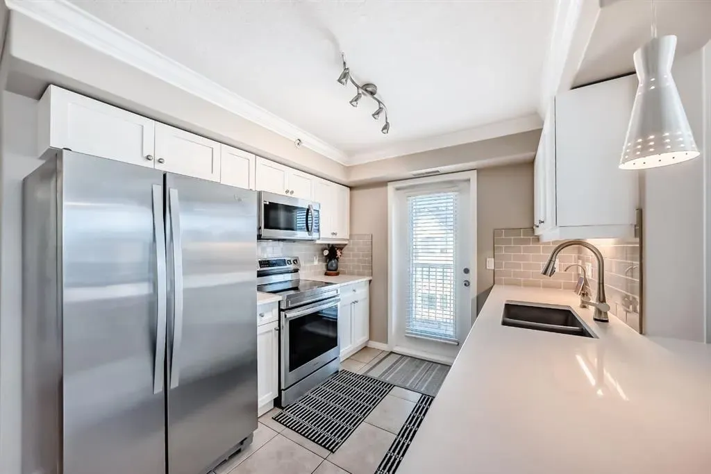 736 57 Avenue SW, #404
