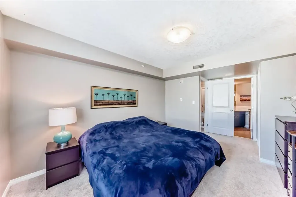 736 57 Avenue SW, #404