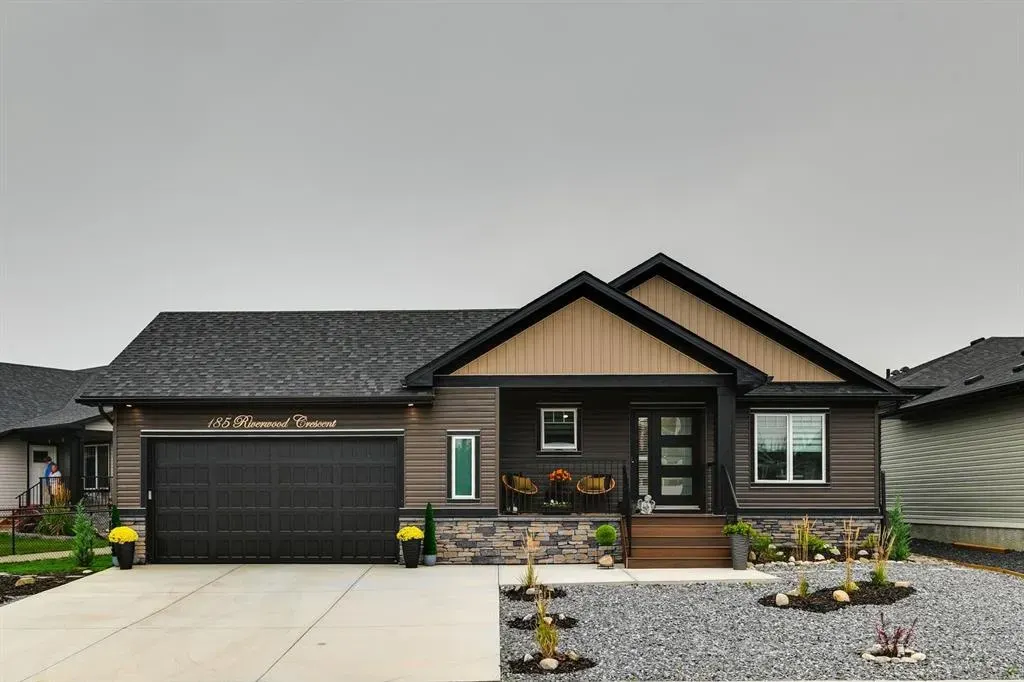 185 Riverwood Crescent