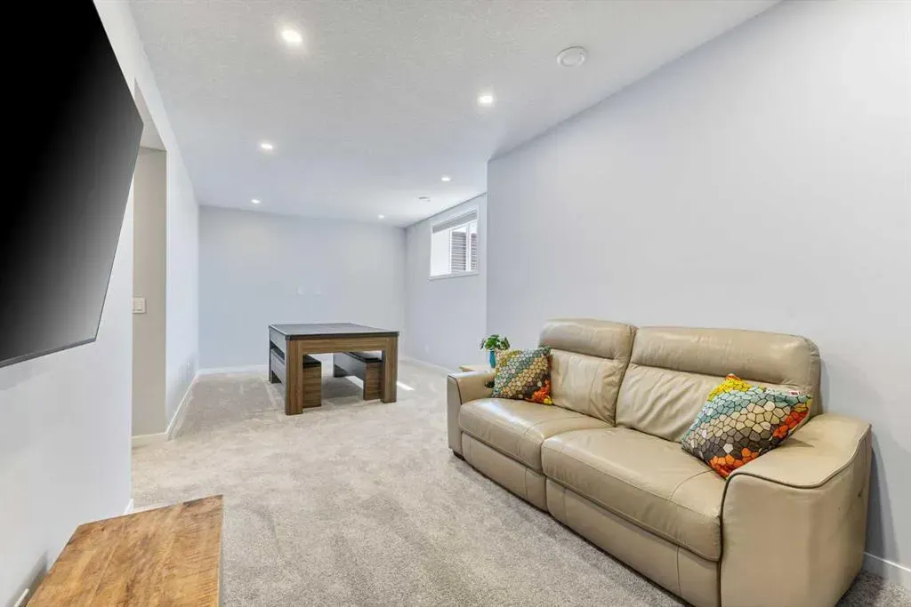 307 Monterey Place SE