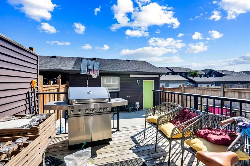 215 Savanna Parade NE
