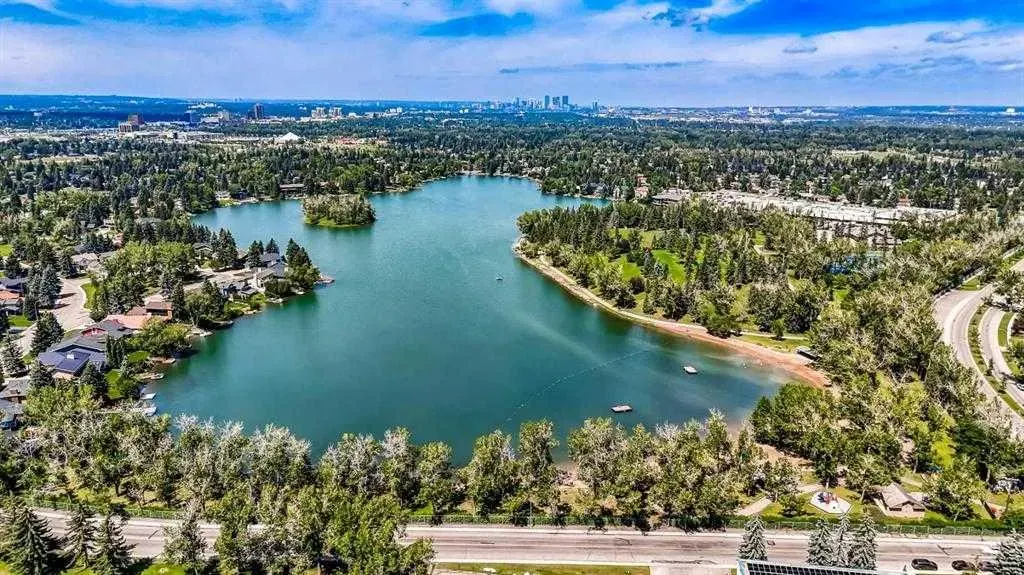 64 Lake Emerald Road SE