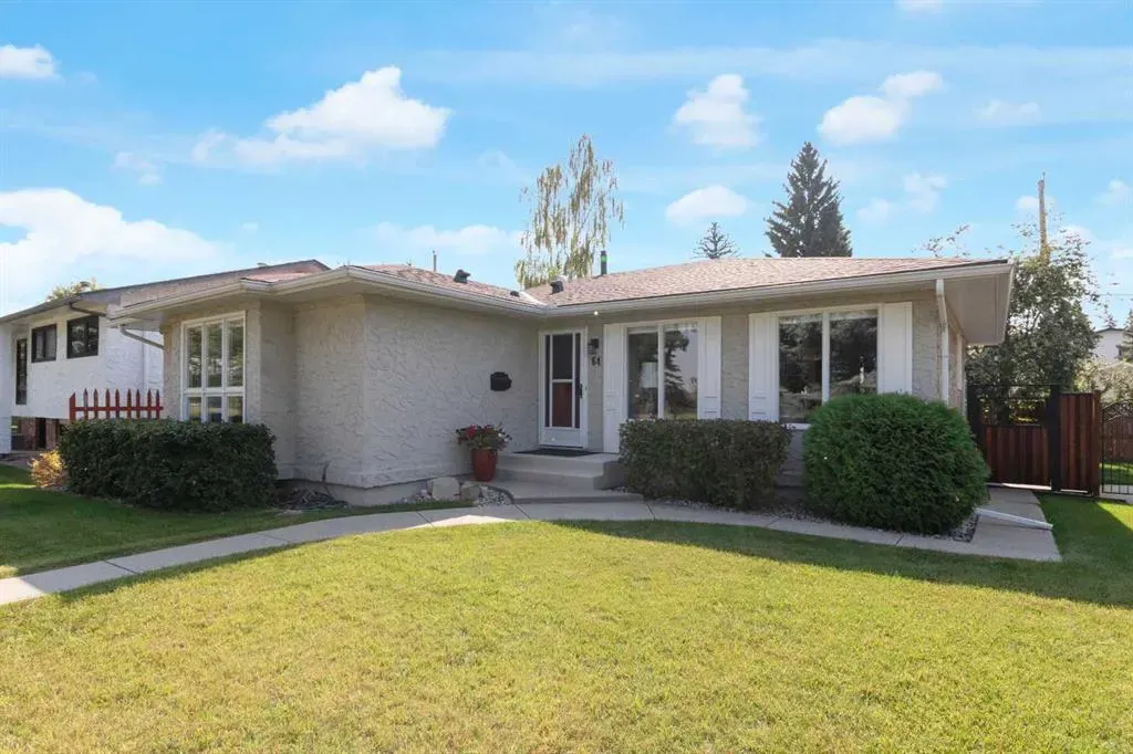 64 Lake Emerald Road SE