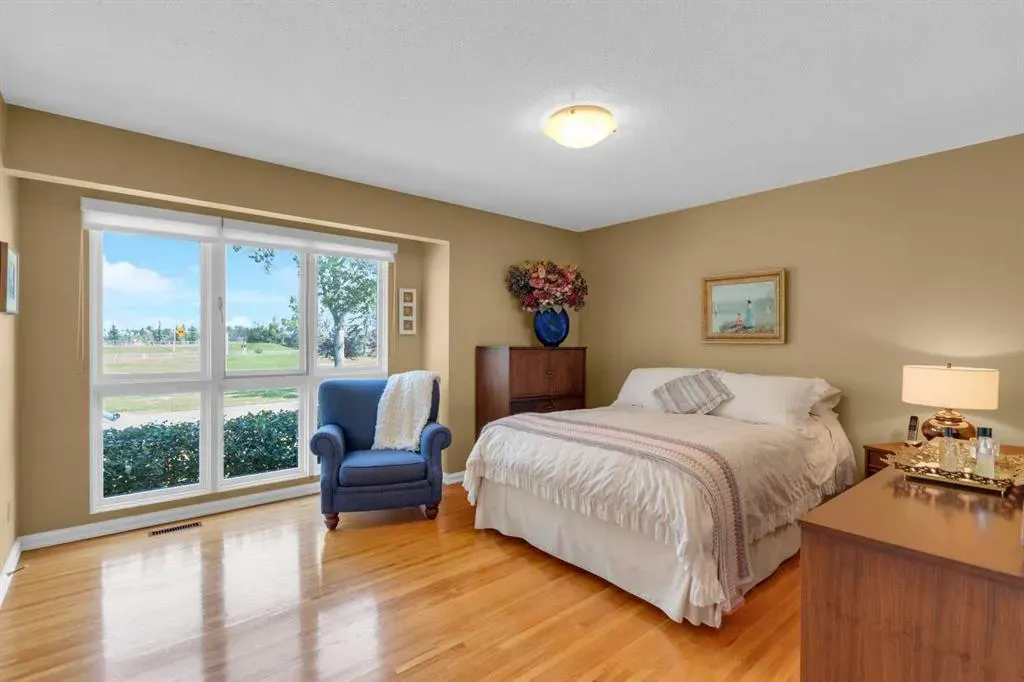 64 Lake Emerald Road SE