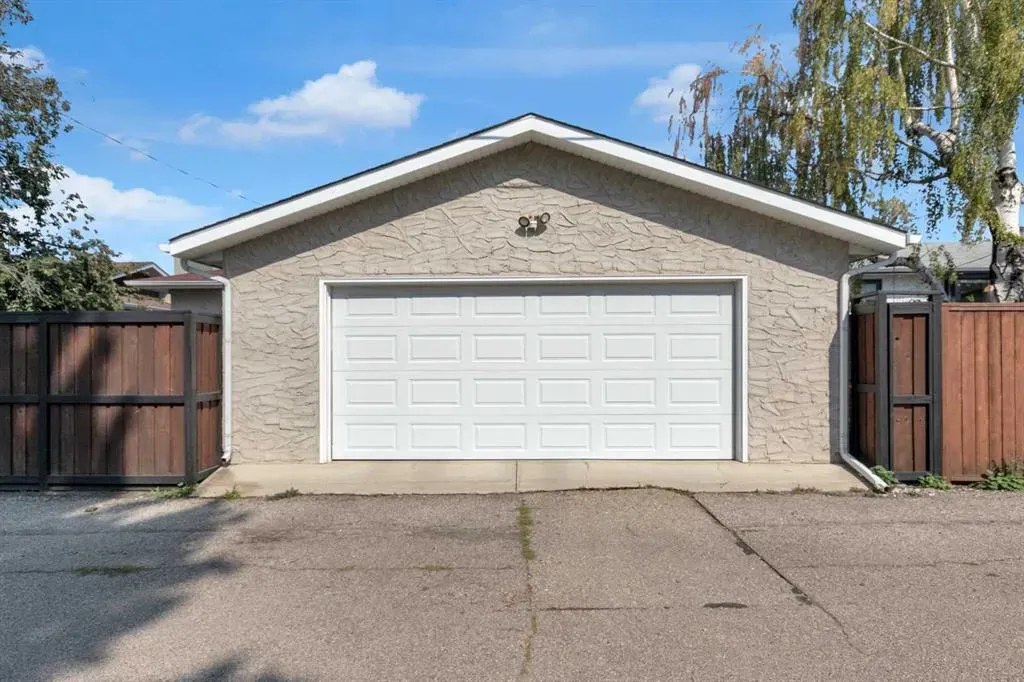 64 Lake Emerald Road SE