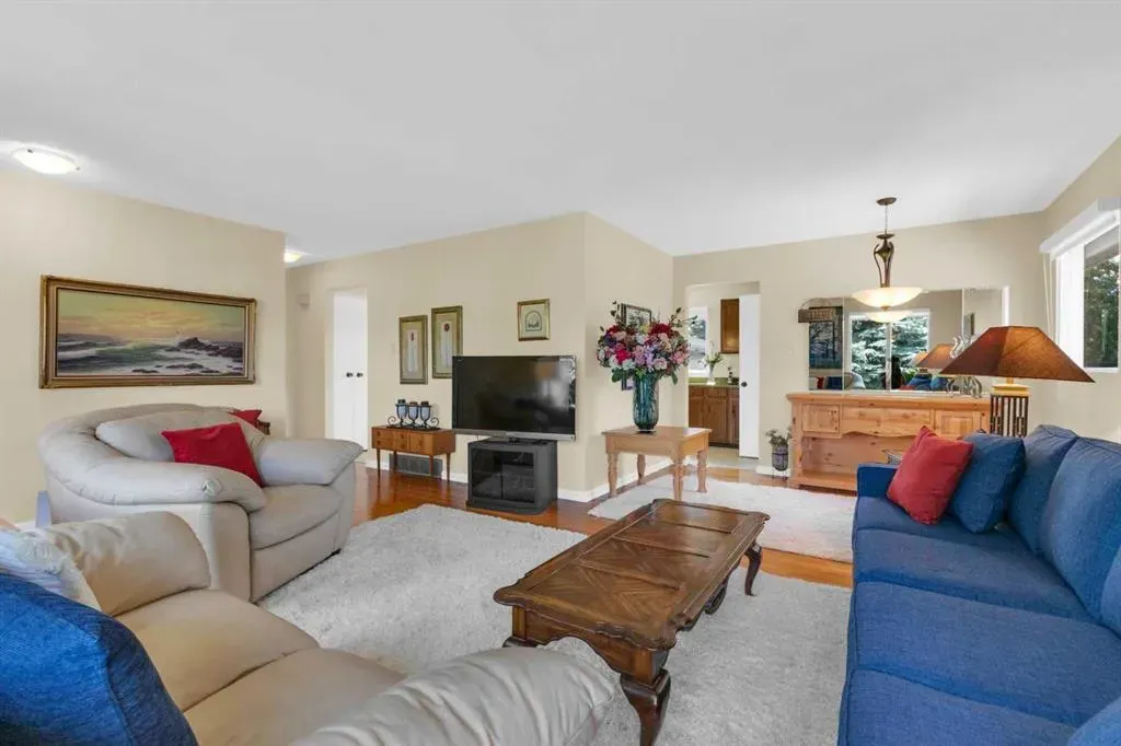 64 Lake Emerald Road SE