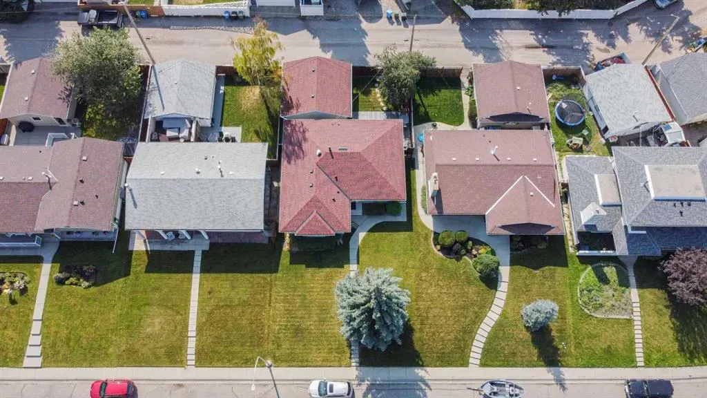 64 Lake Emerald Road SE