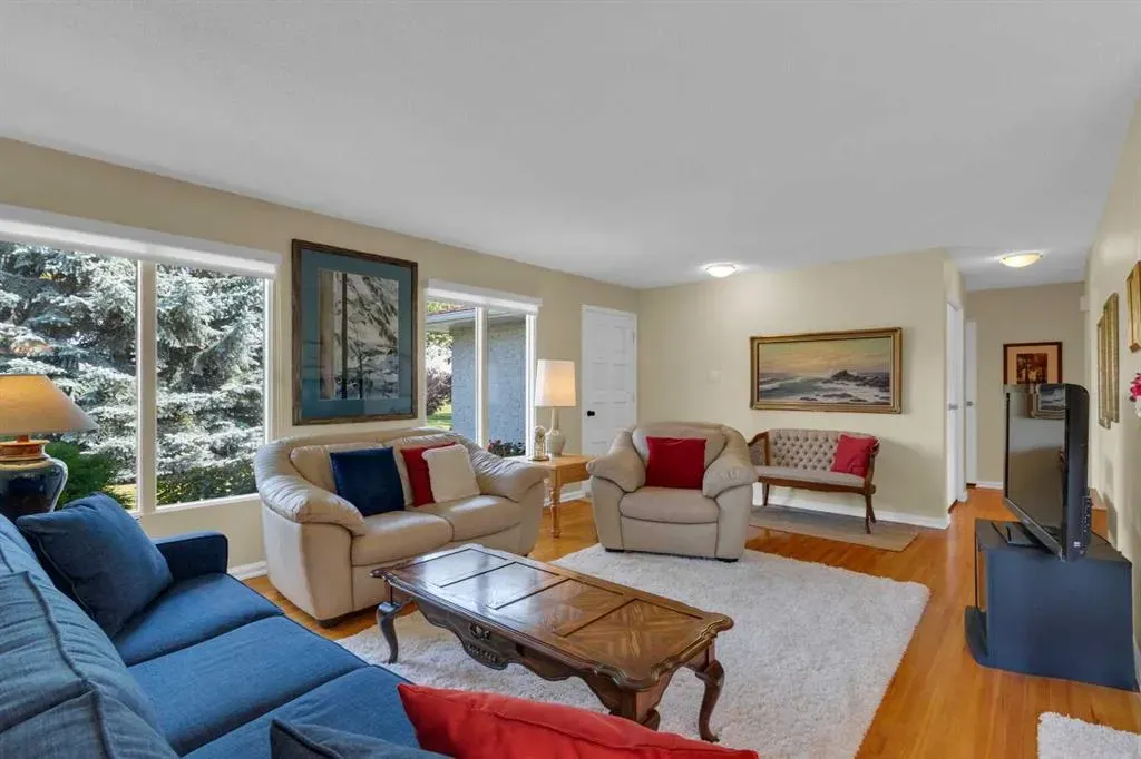 64 Lake Emerald Road SE