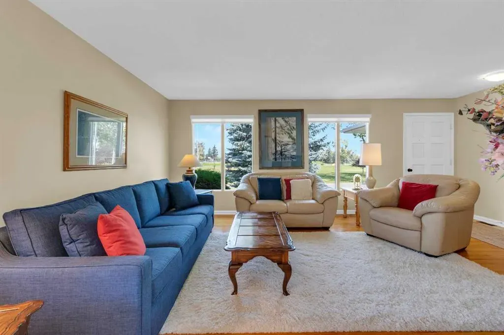 64 Lake Emerald Road SE