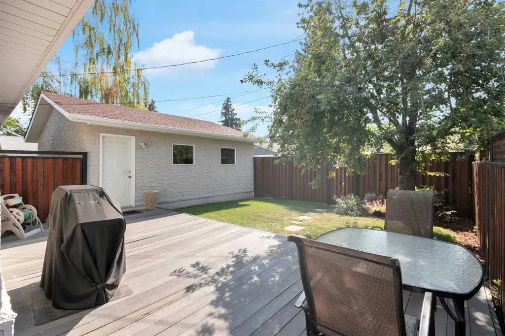 64 Lake Emerald Road SE