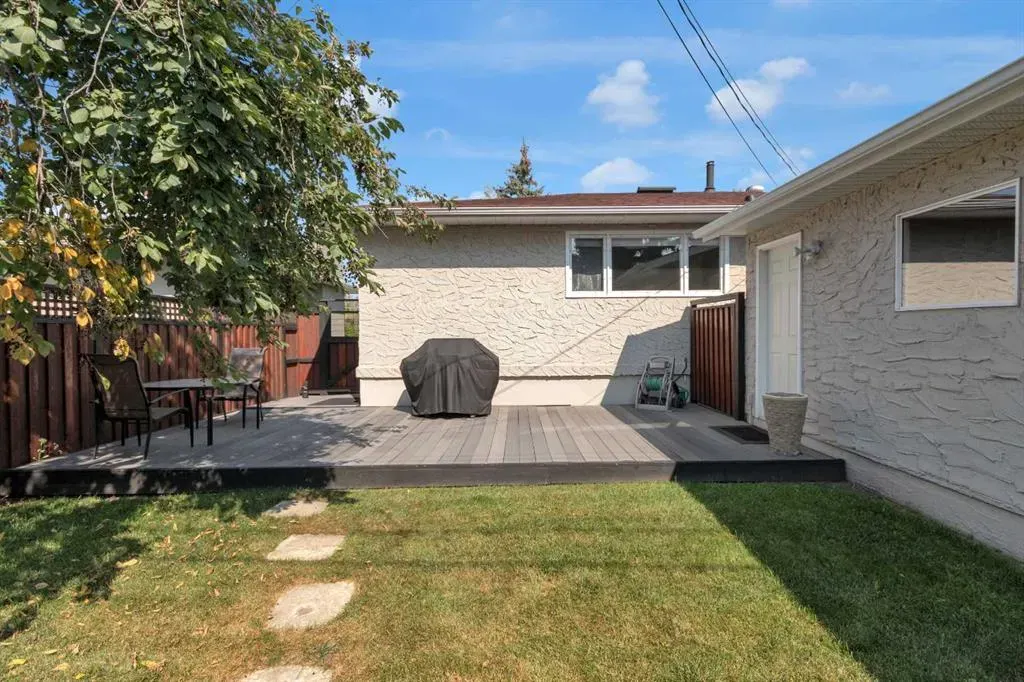 64 Lake Emerald Road SE