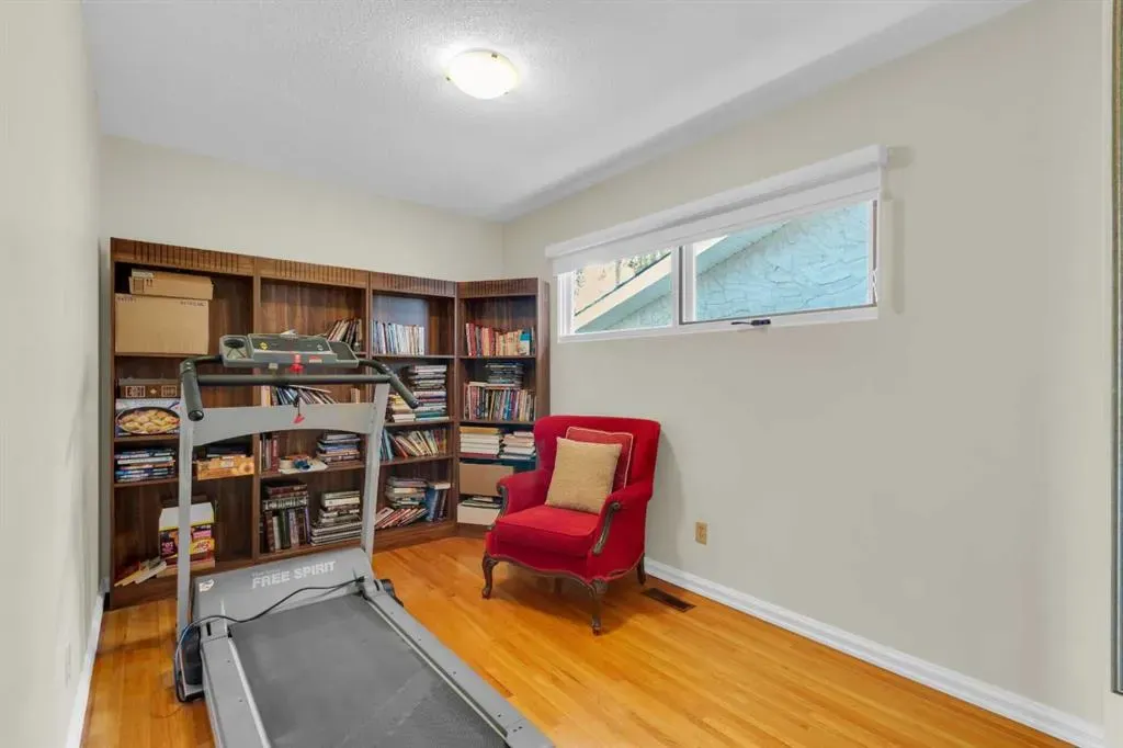 64 Lake Emerald Road SE