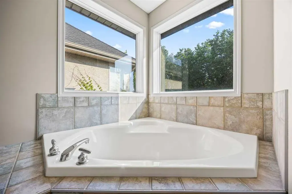 974 Tuscany Drive NW