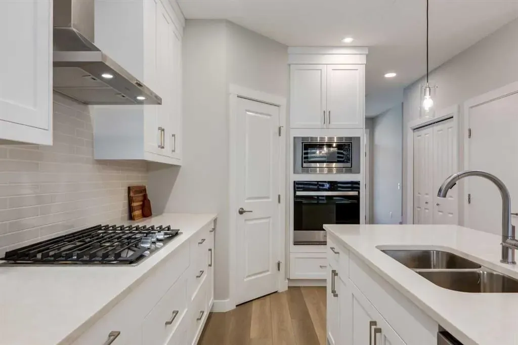 311 Livingston View NW