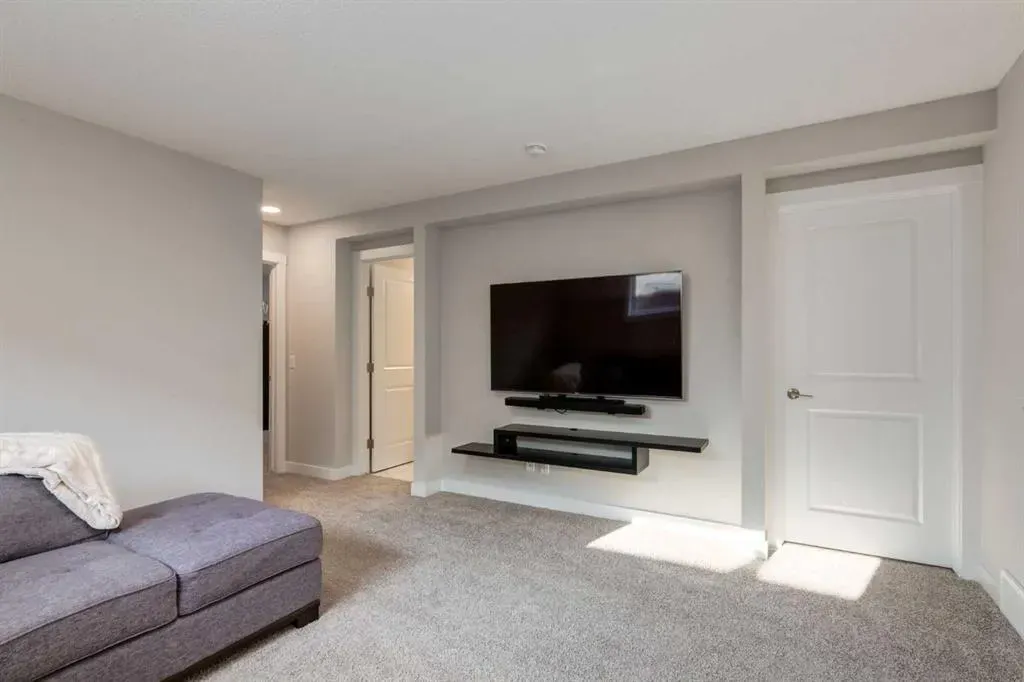 311 Livingston View NW