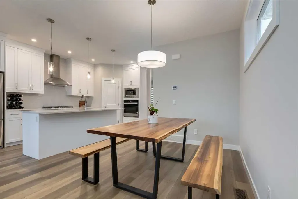 311 Livingston View NW