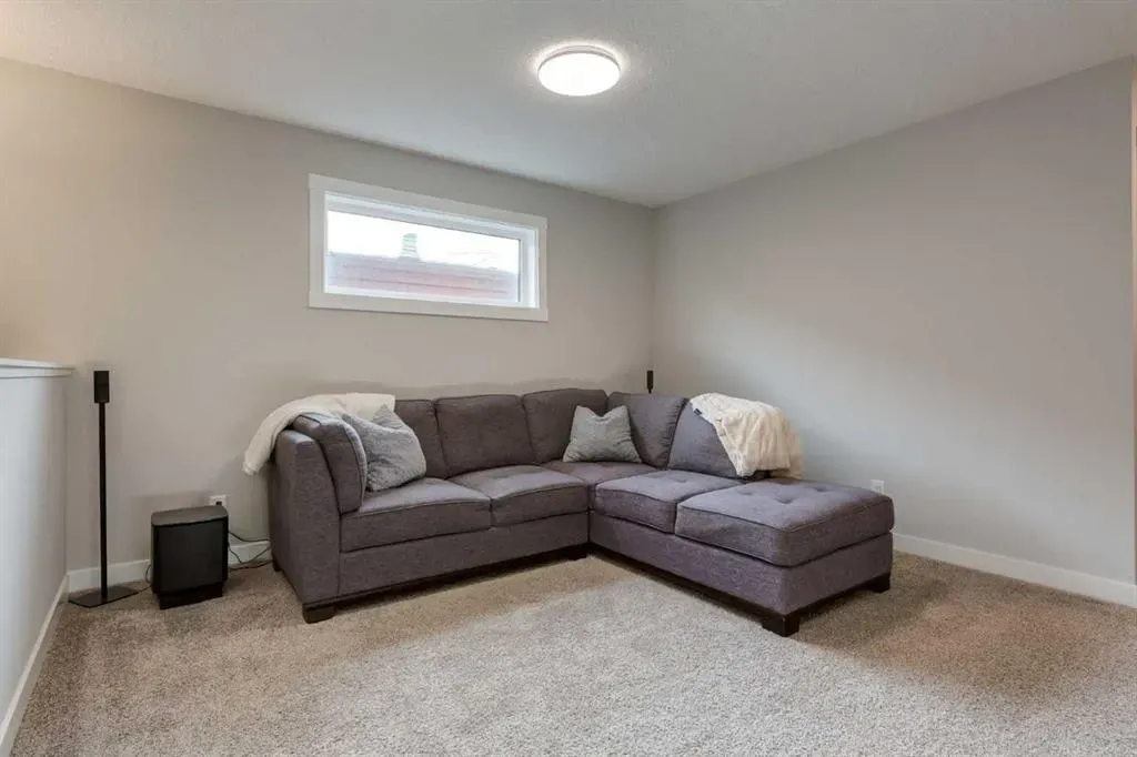 311 Livingston View NW
