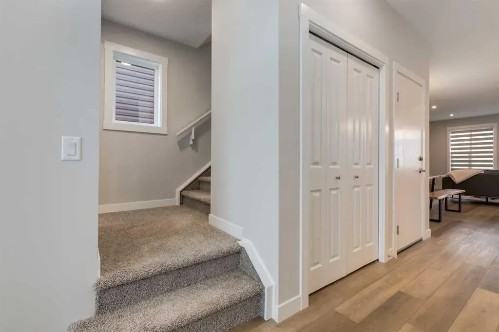 311 Livingston View NW