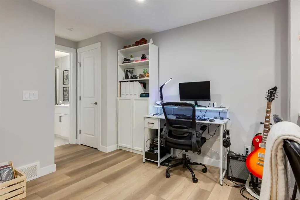 311 Livingston View NW