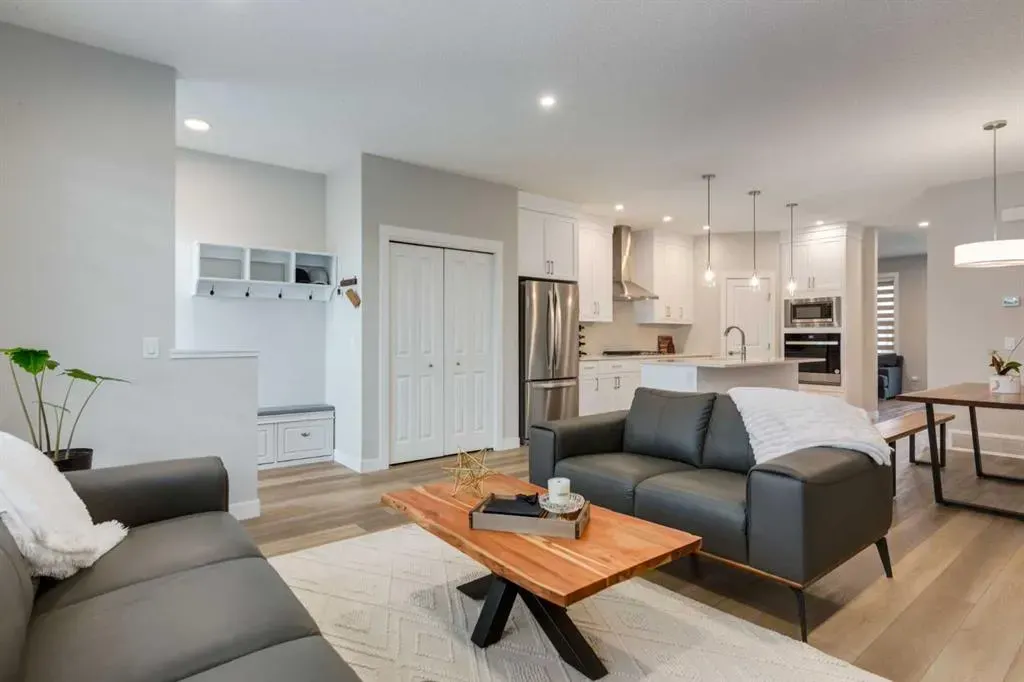 311 Livingston View NW