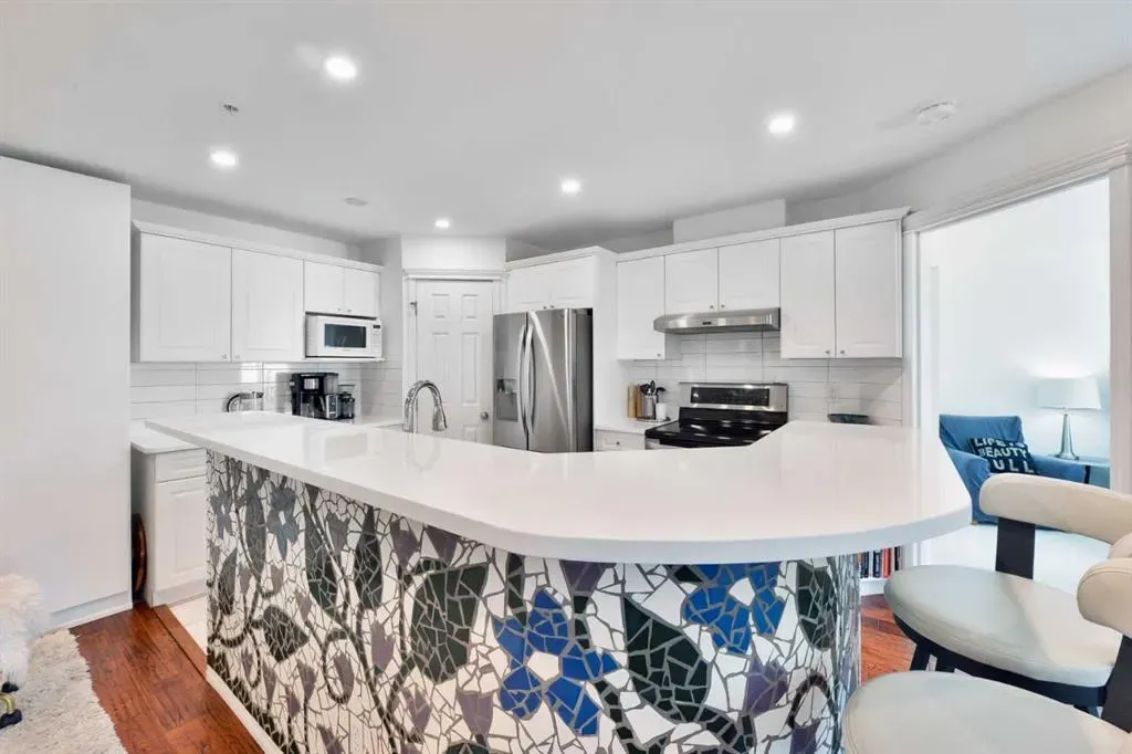 2212 34 Avenue SW, #103