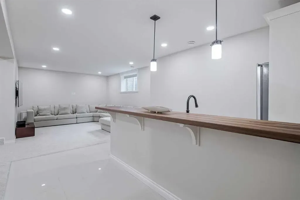 310 Mahogany Manor SE