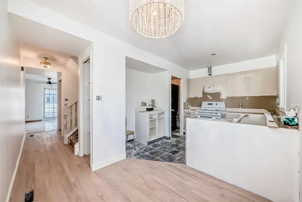 1607 11 Avenue SW, #101