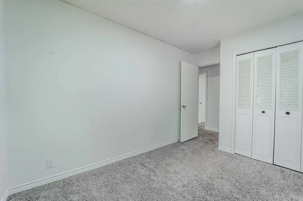528 Whitehill Place NE