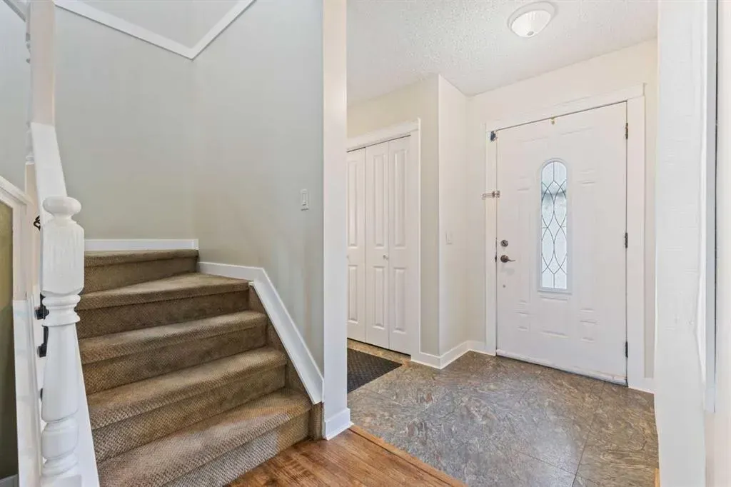 933 Applewood Drive SE