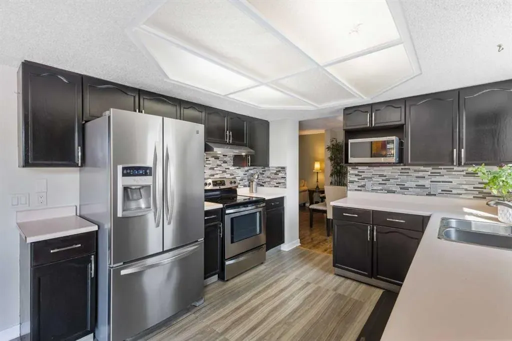 933 Applewood Drive SE