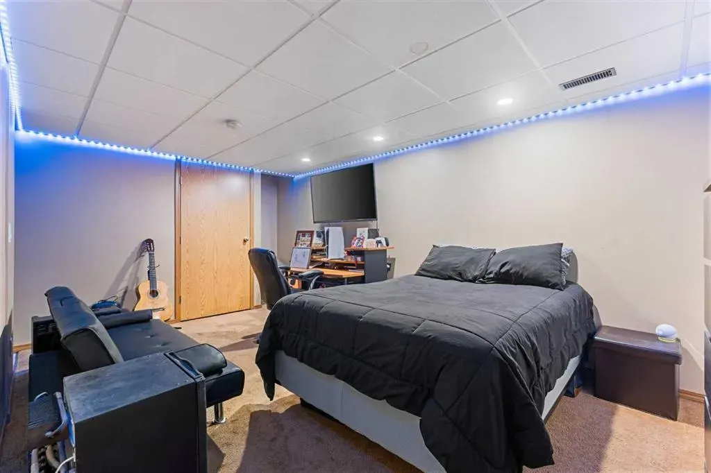 933 Applewood Drive SE