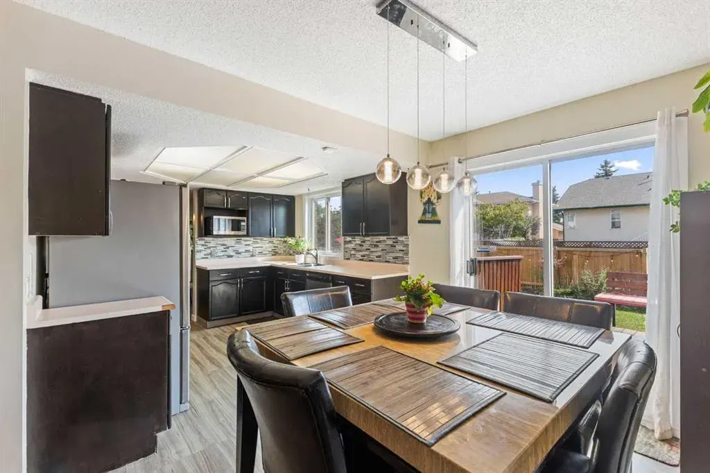 933 Applewood Drive SE