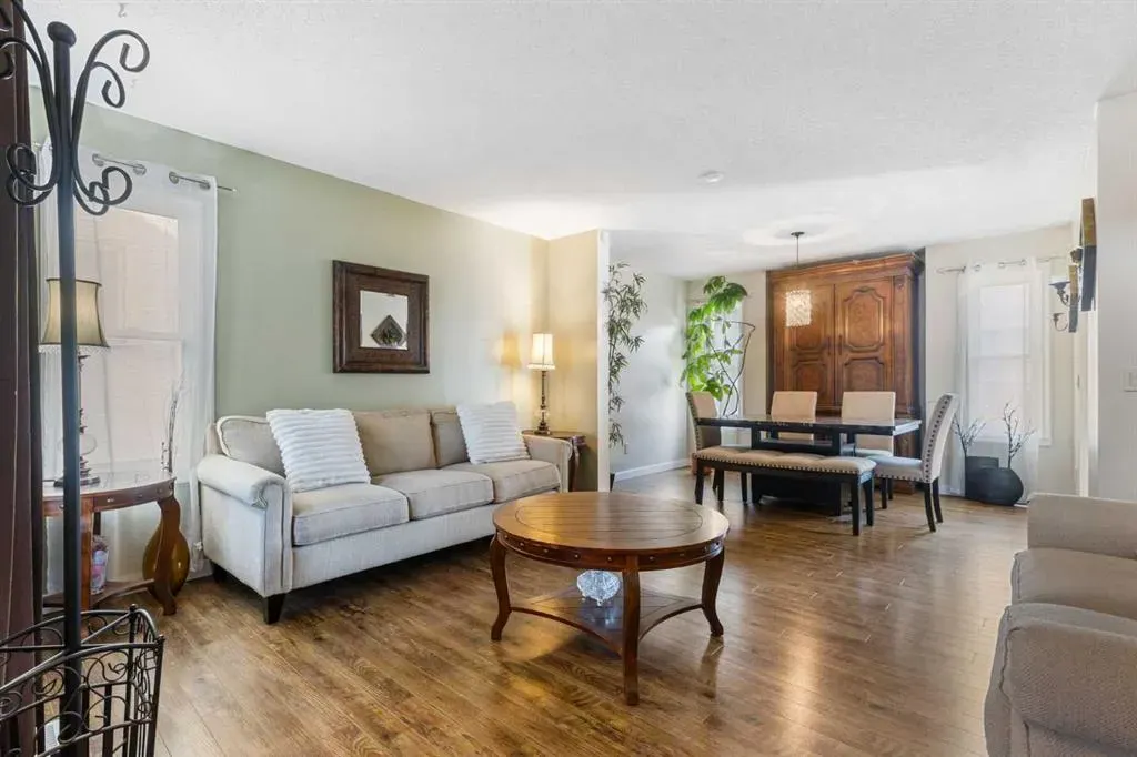 933 Applewood Drive SE