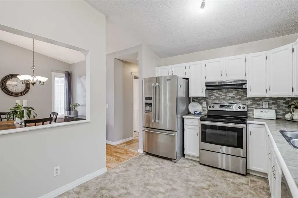 5 Shawinigan Rise SW