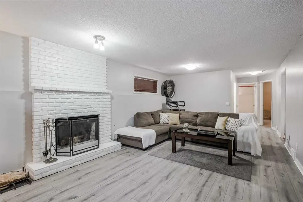 5 Shawinigan Rise SW