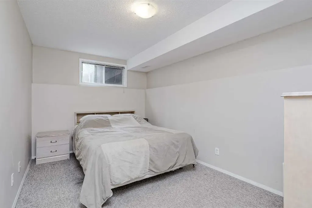 5 Shawinigan Rise SW