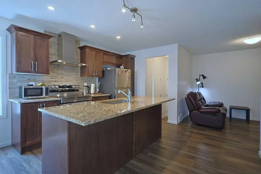 153 Yorkville Avenue SW