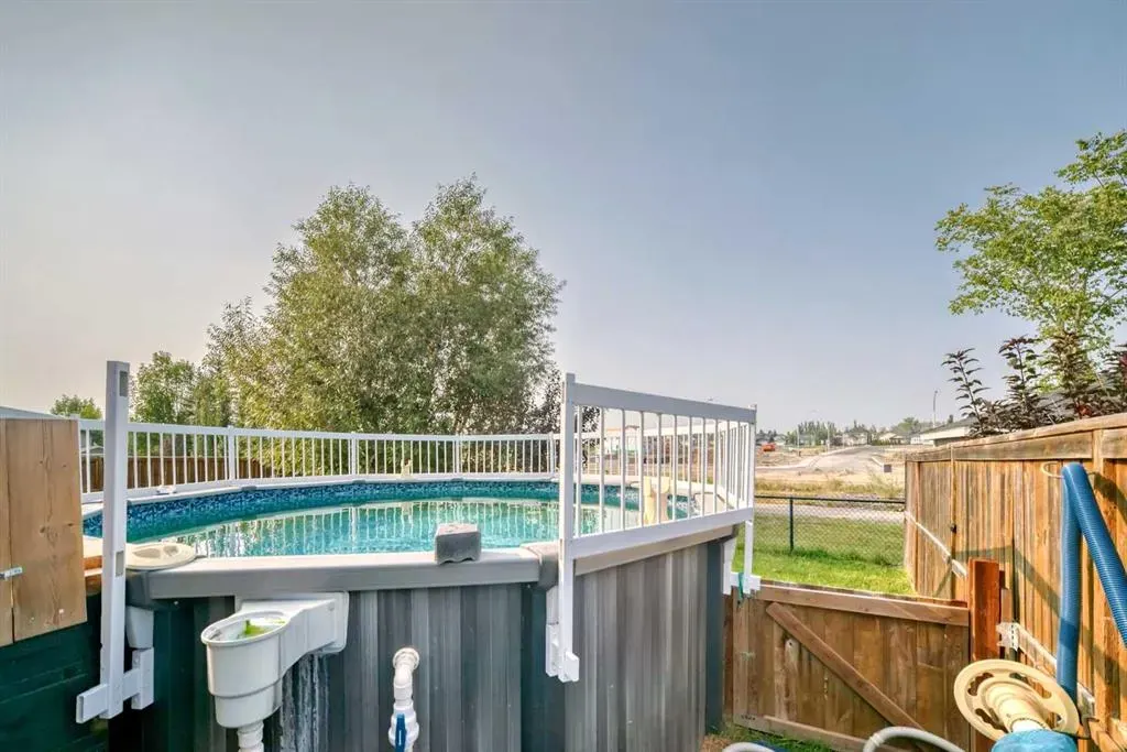 332 Ranch Close