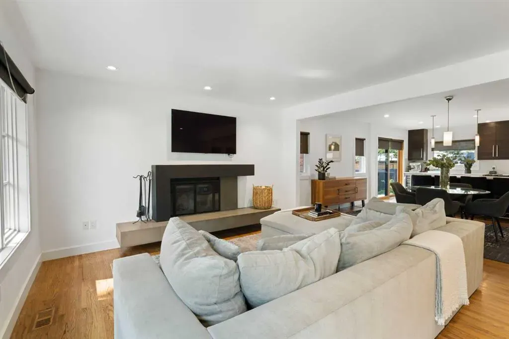 28 Glamorgan Drive SW