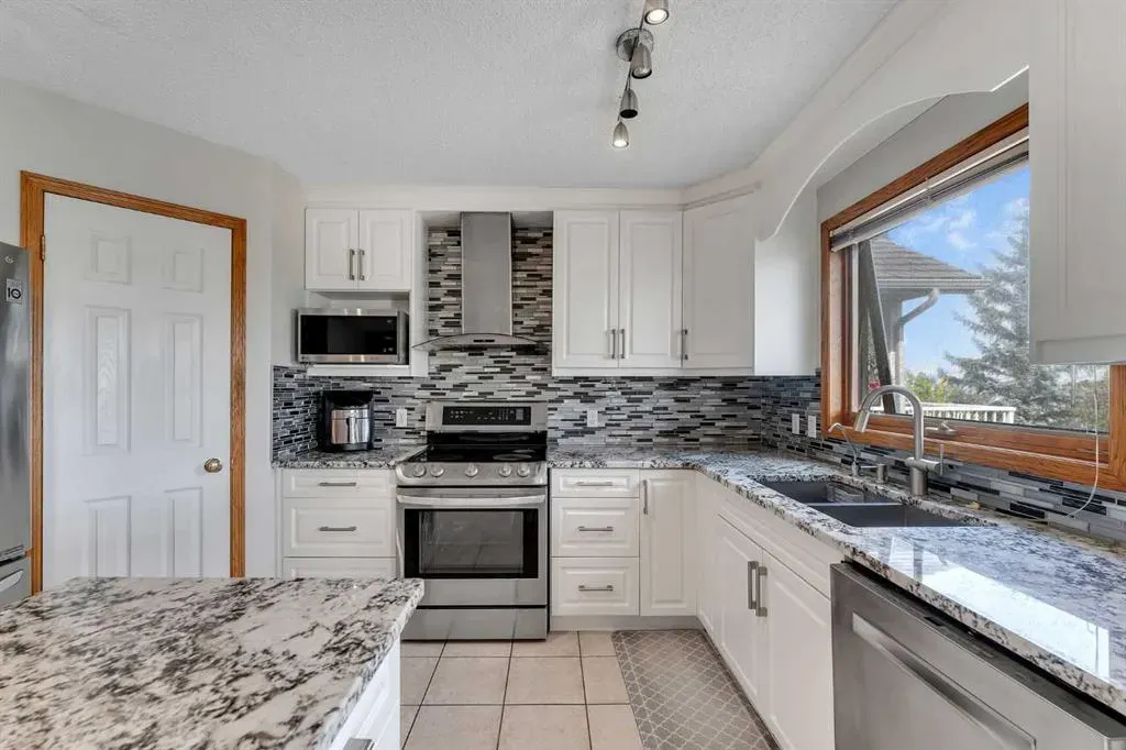 220 Edgeridge Gardens NW