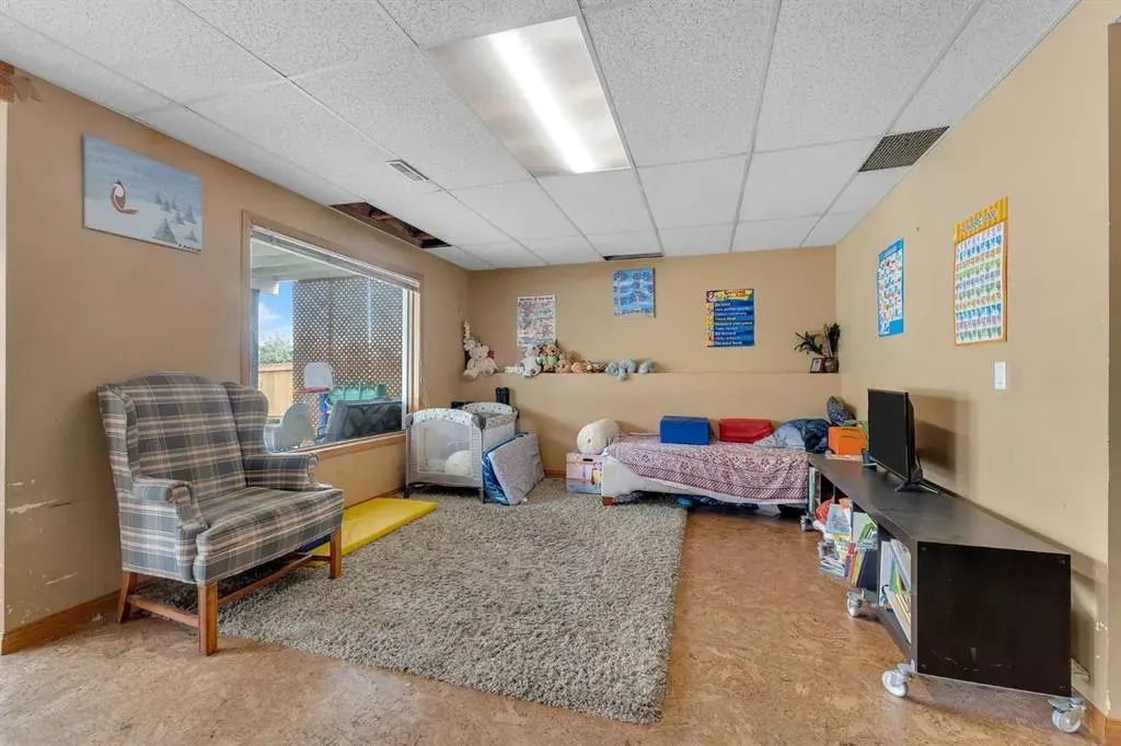 220 Edgeridge Gardens NW