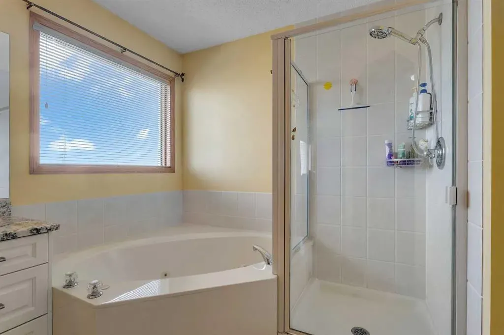 220 Edgeridge Gardens NW